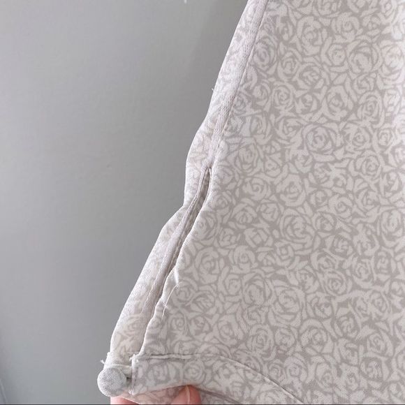 Lauren Conrad cream floral print top - Picture 3 of 7